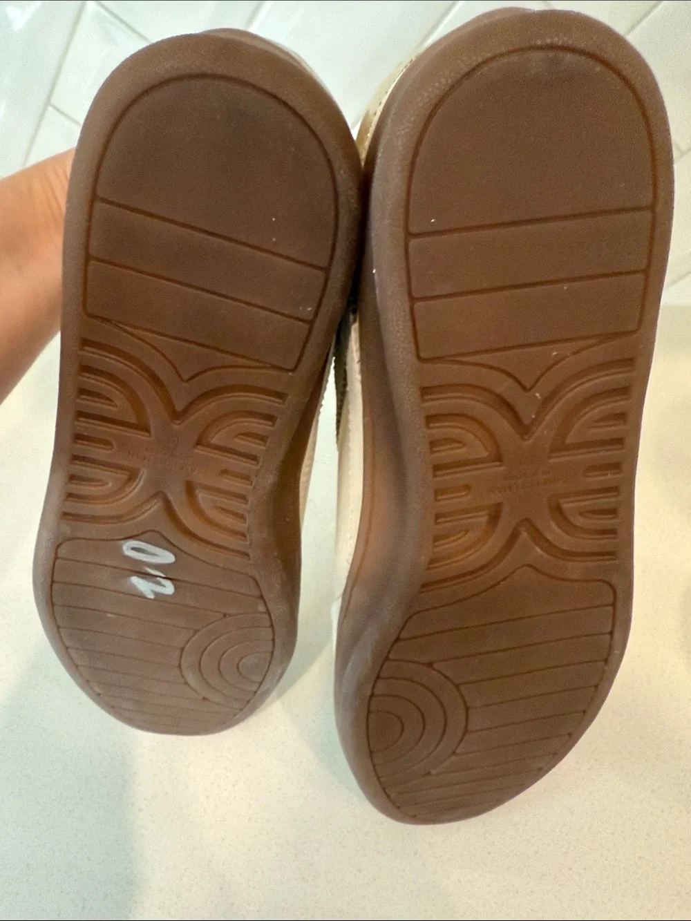 Sam Edelman SE-1980 Velcro Sneakers Cream Gold 10 NWOT